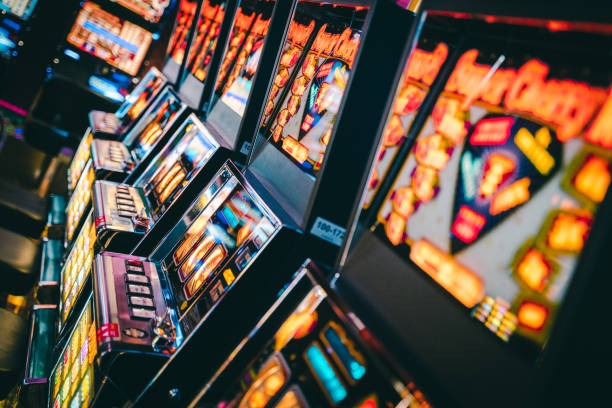 gori77 mobile app showing live-dealer blackjack table and sportsbook betting interface